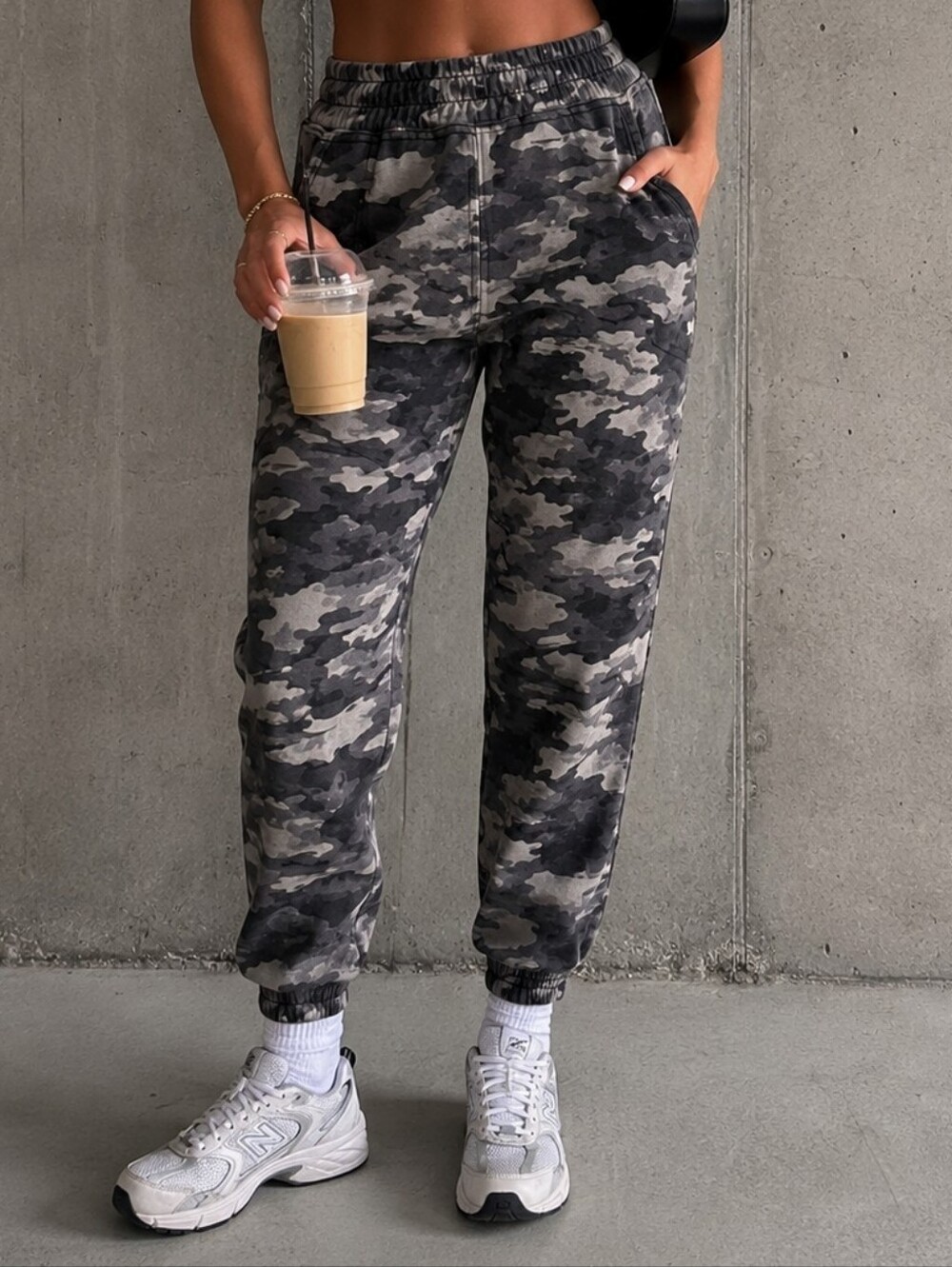 SPANX Stretch Twill Cargo Jogger Pant Size Small Blackwash Camo
